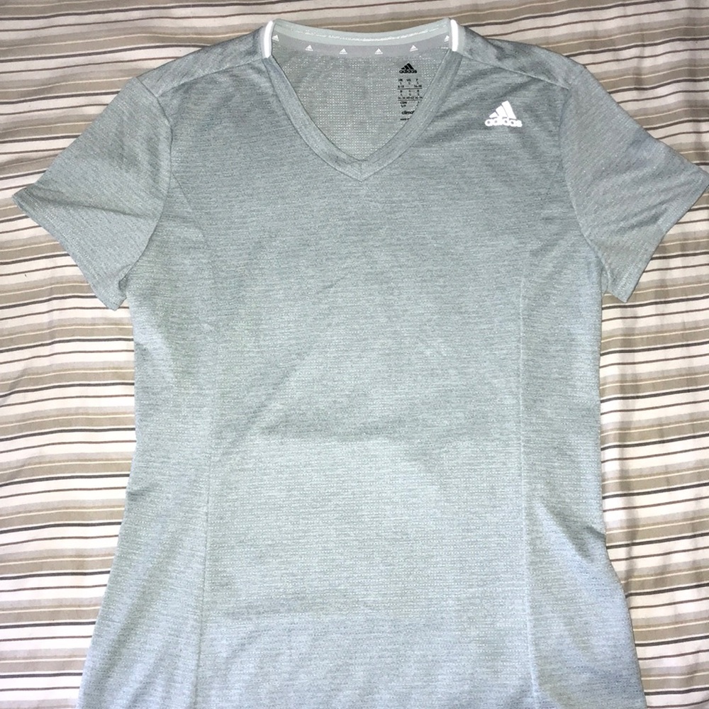 ✨Adidas tee✨